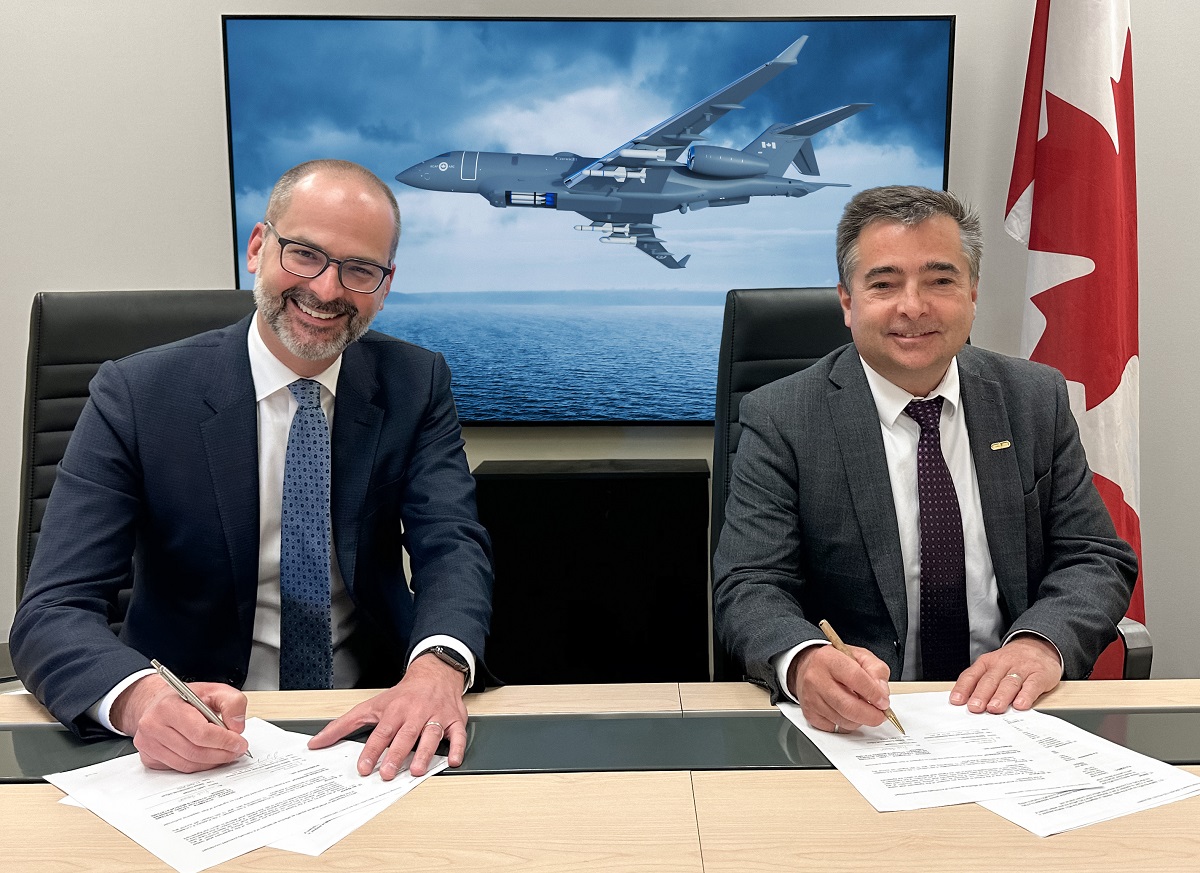 Jean-Christophe Gallagher (left), Executive Vice-President, Aircraft Sales and Bombardier Defense, and Joel Houde, Vice President and General Manager, General Dynamics Mission Systems–International, signing a Memorandum of Understanding