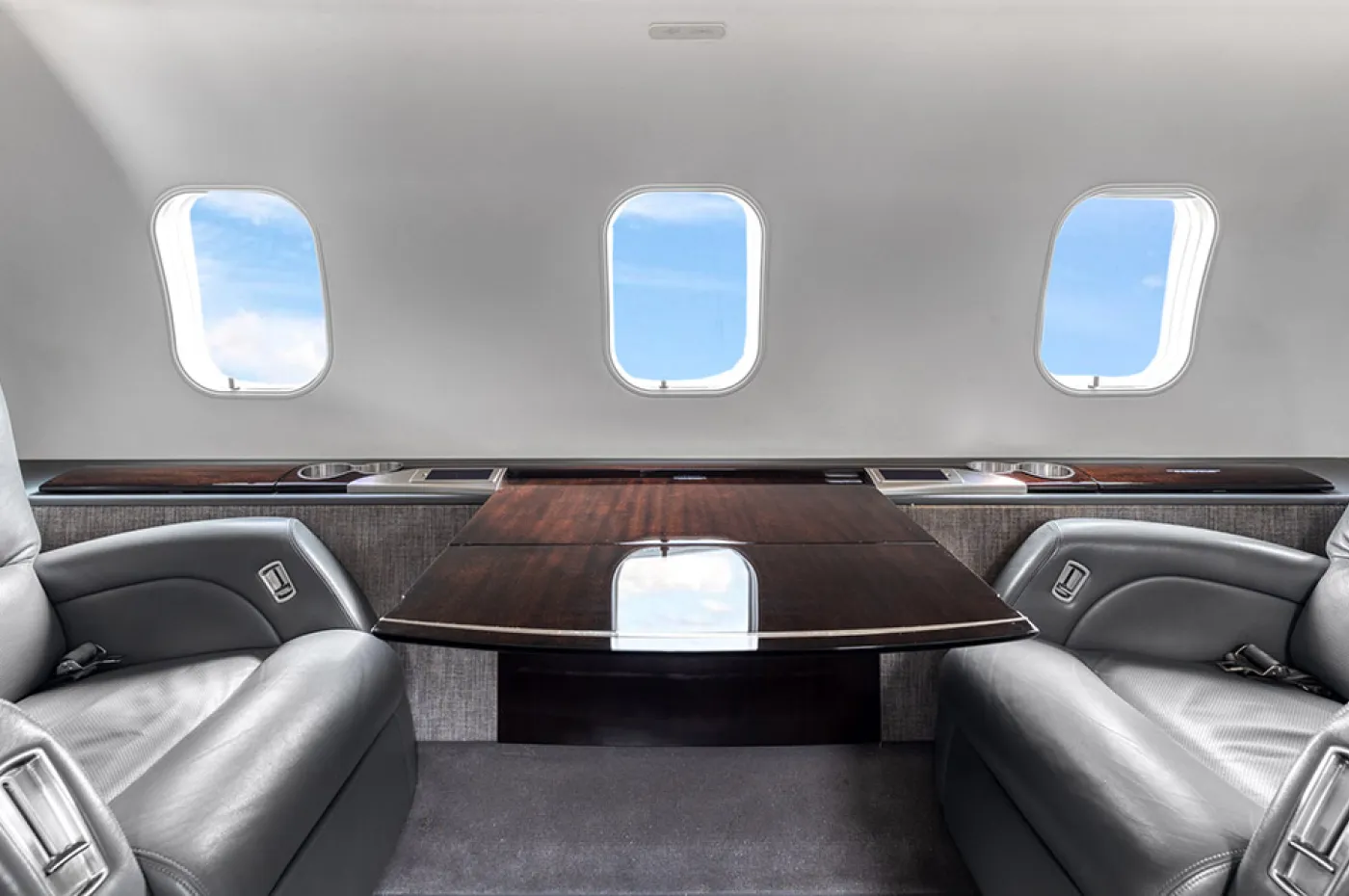 Challenger 300 20039 Cabin 2