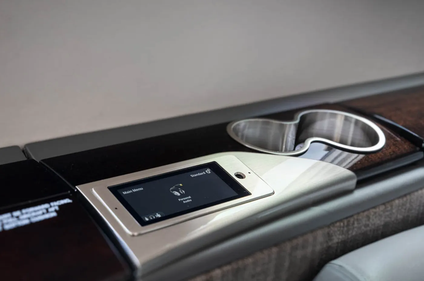 Challenger 300 20039 Cabin 4