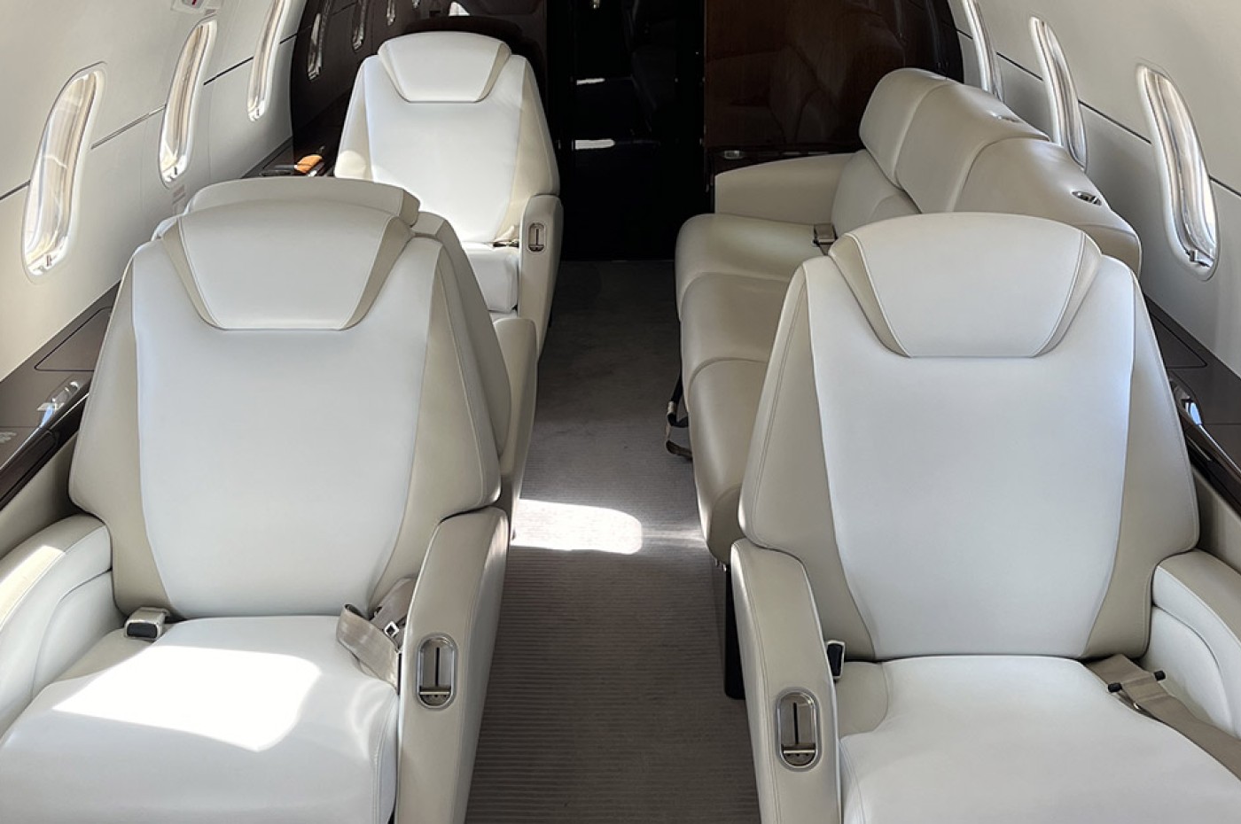 Challenger 300 S/N 20251 Cabin 1