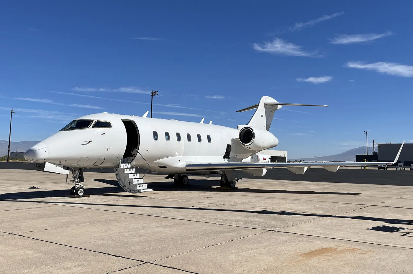 Challenger 300 S/N 20251 Exterior