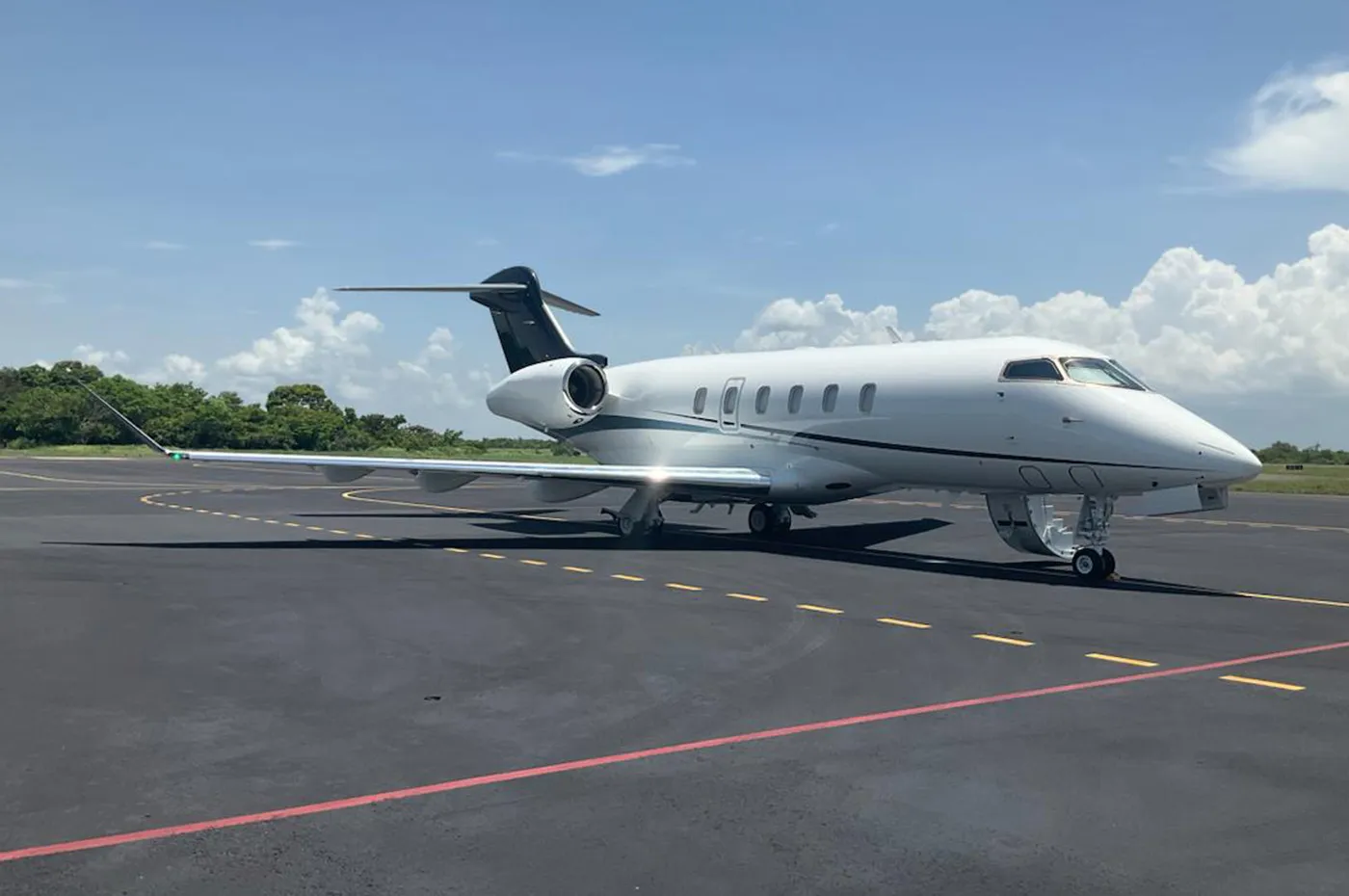 Challenger 350 S/N 20676 Exterior