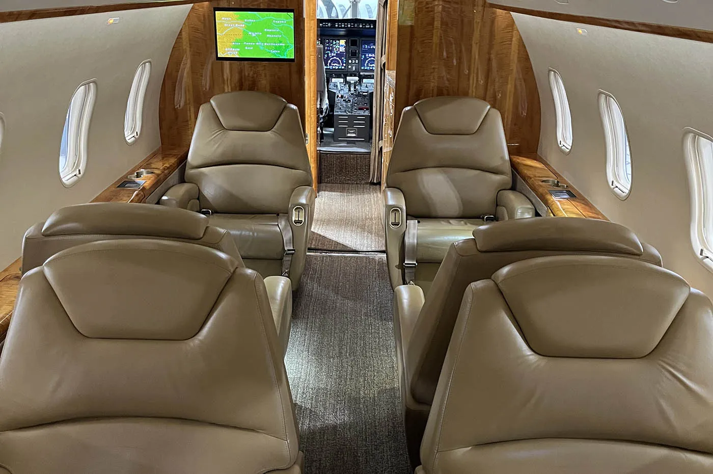 Challenger 300 20158 Cabin 1