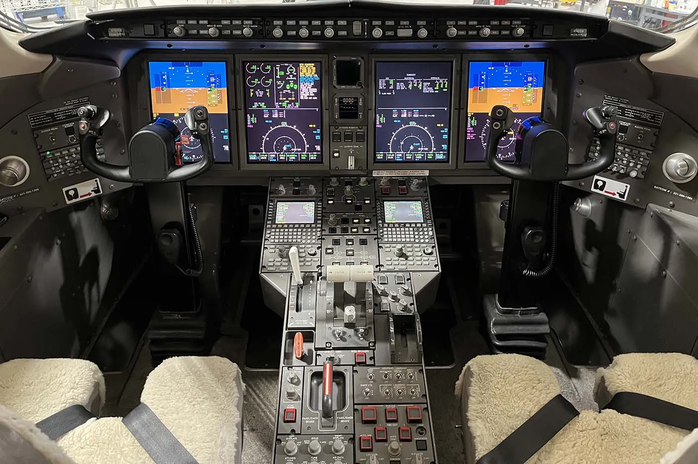 Challenger 300 20158 Cabin Cockpit