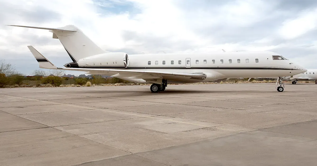 Global 5000 9398 Exterior