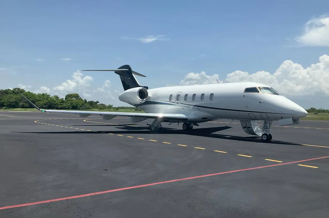 Challenger 350 S/N 20676 Exterior