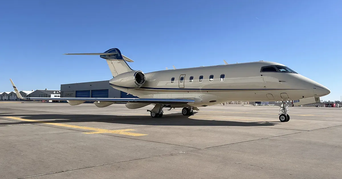 Challenger 300 20158